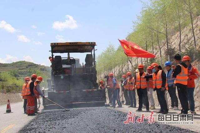 強(qiáng)根鑄魂抓黨建 夯基固本促發(fā)展——甘肅通聯(lián)路橋工程有限公司聯(lián)合黨支部扎實(shí)推進(jìn)黨建與生產(chǎn)經(jīng)營深度融合